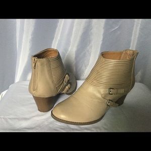 Size 11 Pink & Pepper Ankle boots